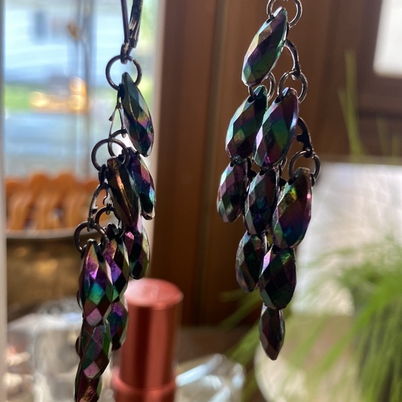 Three pair of costume earrings - Picture 4 of 4